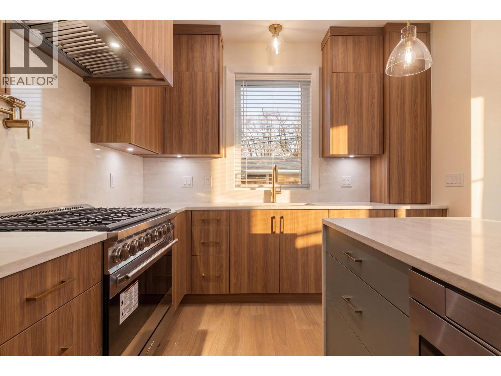 2055 E 4th Avenue, Vancouver, British Columbia  V5N 1K5 - Photo 8 - R3123648