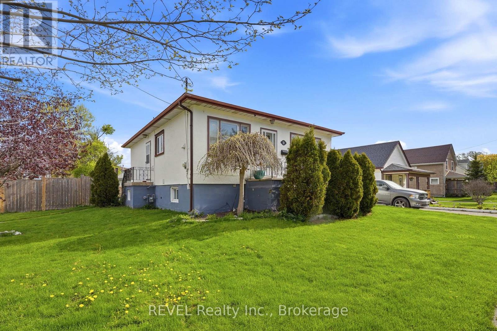 2 - 76 Chestnut Street, Port Colborne, Ontario  L3K 1R6 - Photo 1 - X13127328