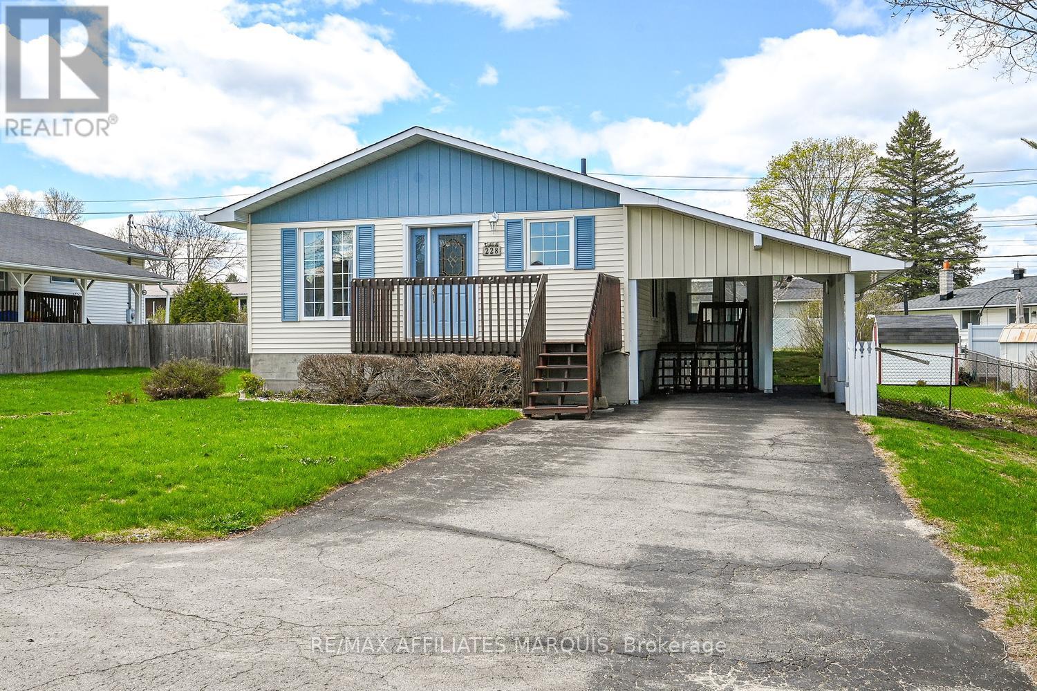 228 Brockville Street, Smiths Falls, Ontario  K7A 5C9 - Photo 3 - X12824872