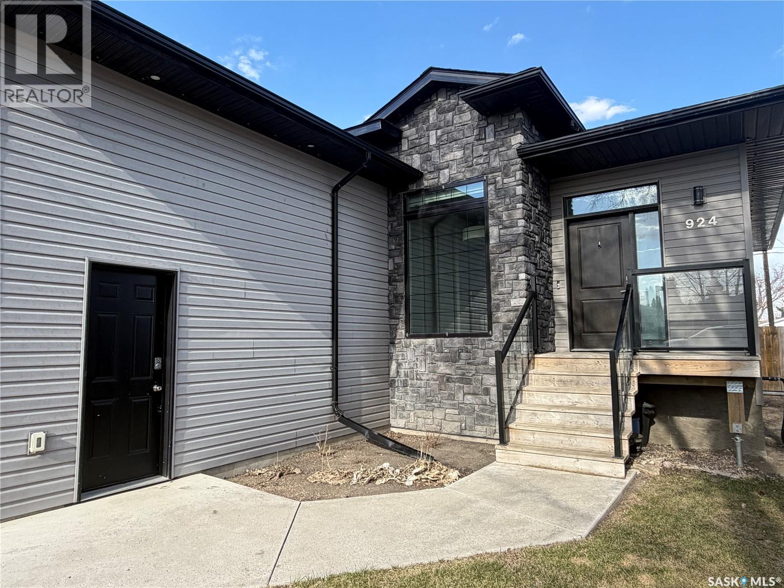924 11th Street, Humboldt, Saskatchewan  S0K 2A0 - Photo 2 - SK031702