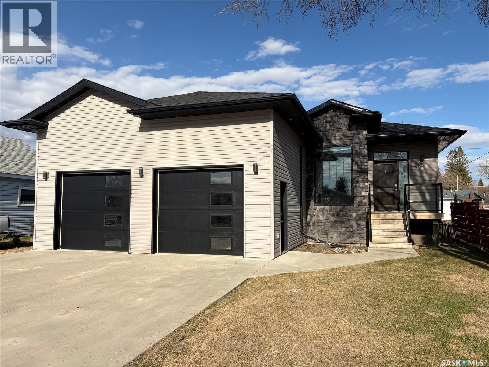 924 11th STREET, Humboldt, Saskatchewan