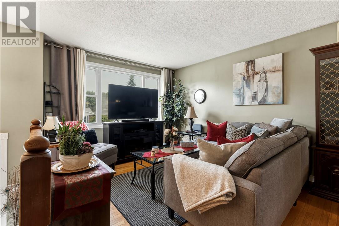 159 Third Avenue, Lively, Ontario  P3Y 1M3 - Photo 2 - 2127751