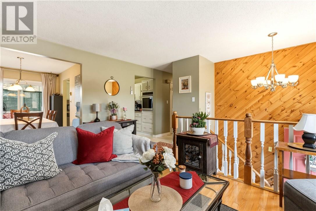 159 Third Avenue, Lively, Ontario  P3Y 1M3 - Photo 3 - 2127751