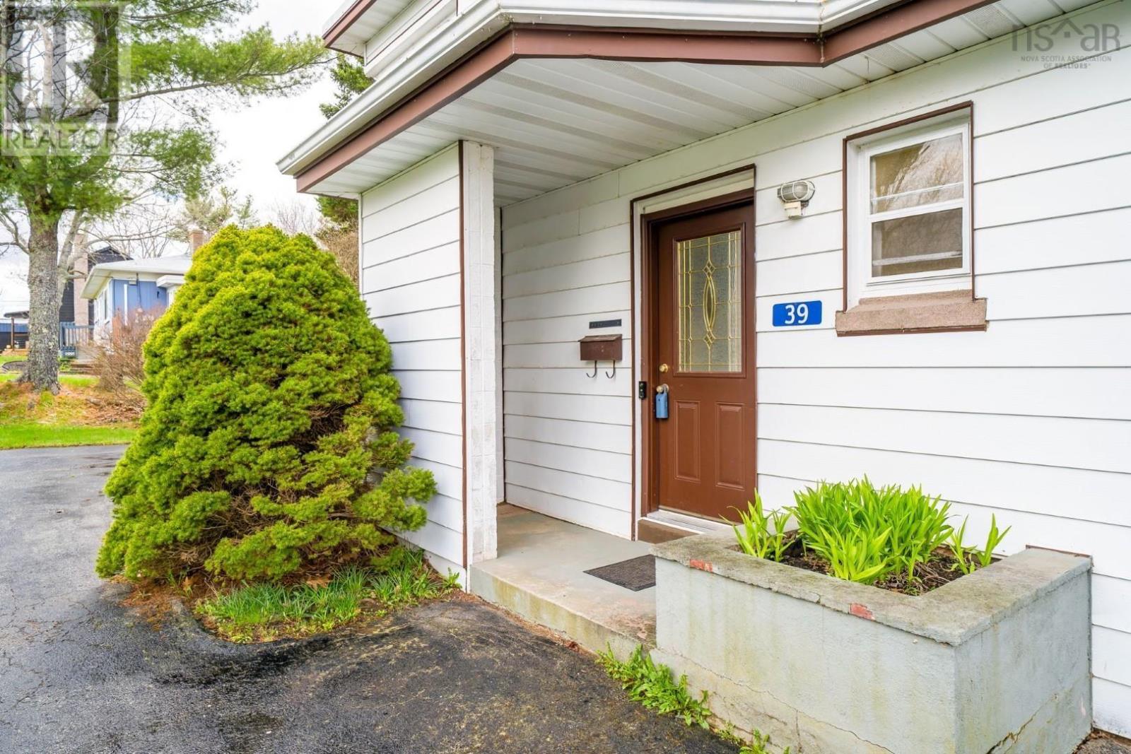 39 Schultz Street, Lower Sackville, Nova Scotia  B4C 1G7 - Photo 2 - 202610857