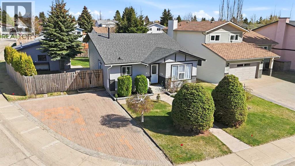 35 Ray Avenue, Red Deer, Alberta  T4P 3B9 - Photo 2 - A2311030
