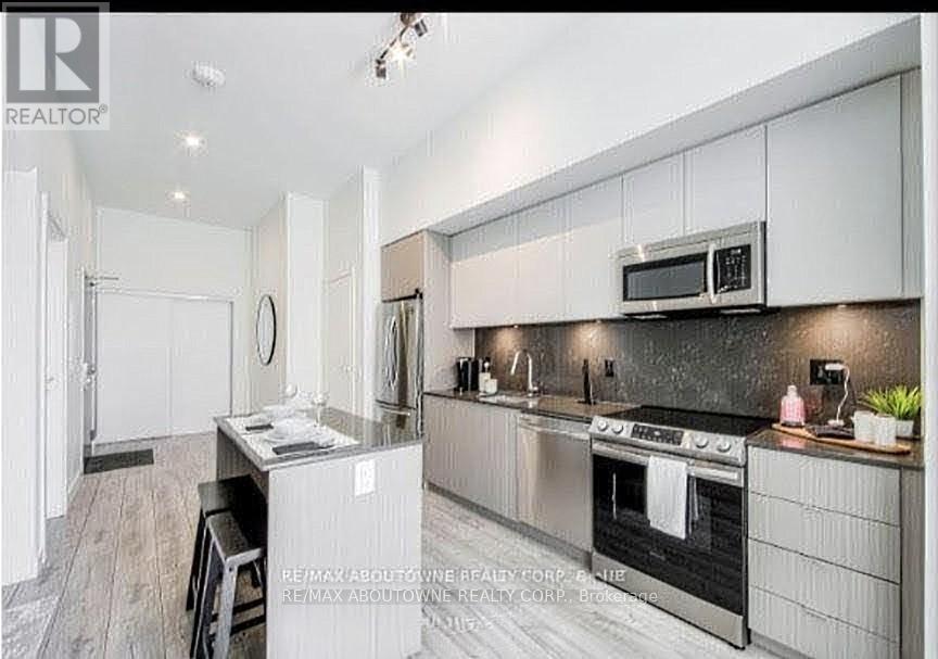 A0916 - 125 Bronte Road, Oakville, Ontario  L6L 0H2 - Photo 3 - W13125358