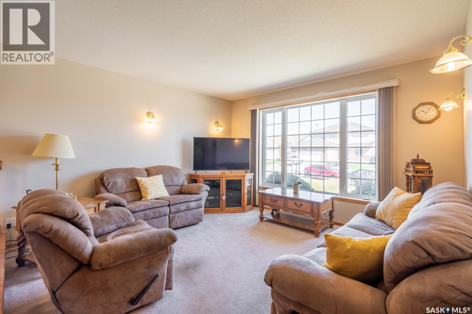 2346 Mcgregor Place, Regina, Saskatchewan  S4V 2Y4 - Photo 4 - SK035879