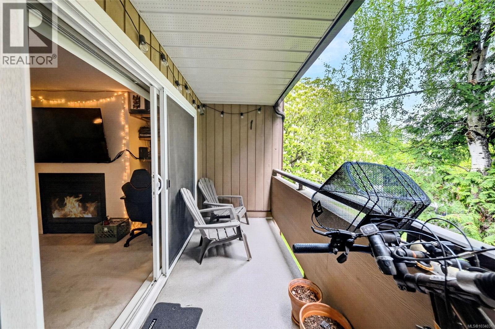206 3225 Alder St, Saanich, British Columbia  V8X 1P3 - Photo 11 - 1034031