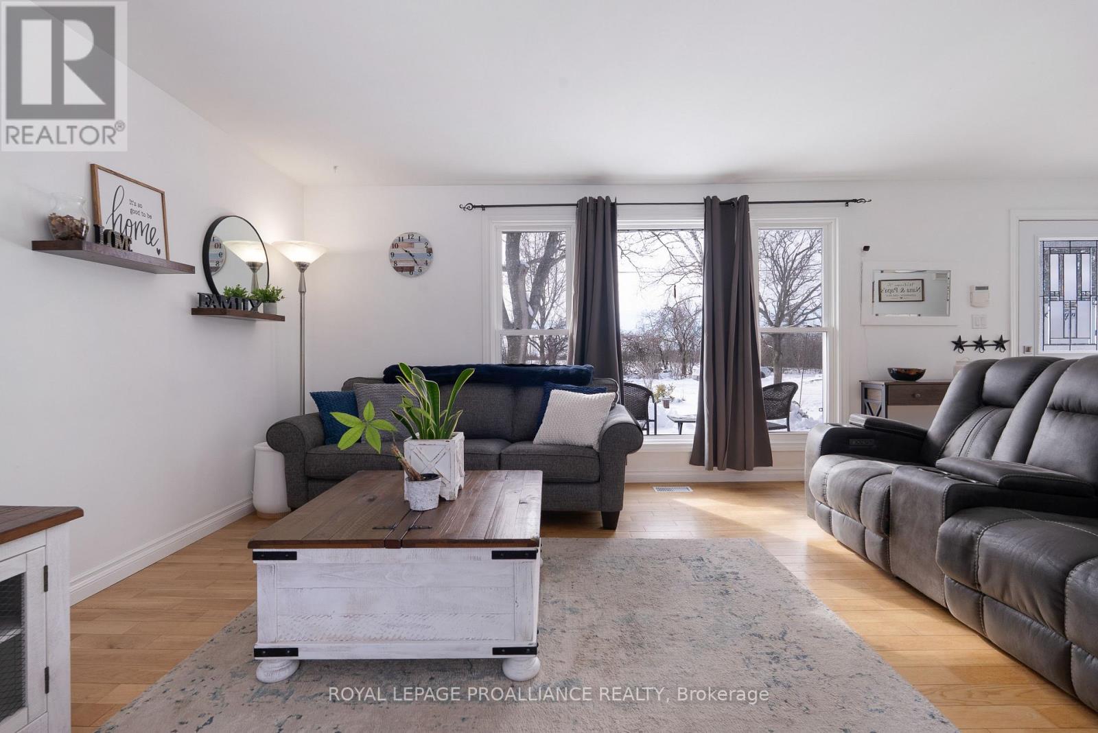 202 Huntingwood Drive, Quinte West, Ontario  K8N 4Z5 - Photo 12 - X12899914
