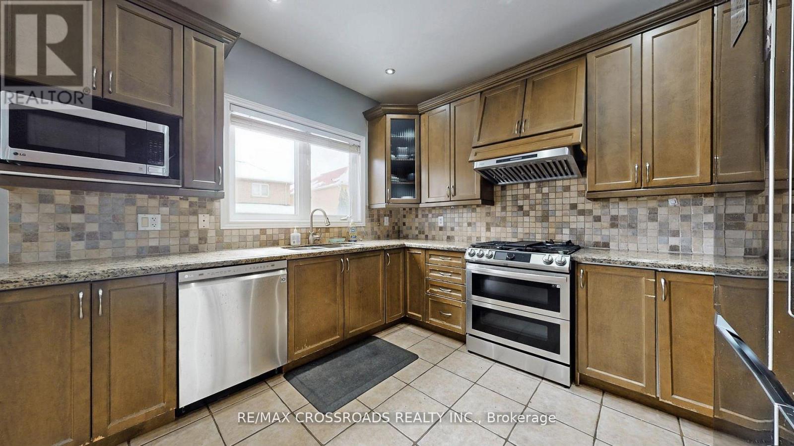 23 Oakborough Drive, Markham, Ontario  L6B 0H3 - Photo 14 - N13127118