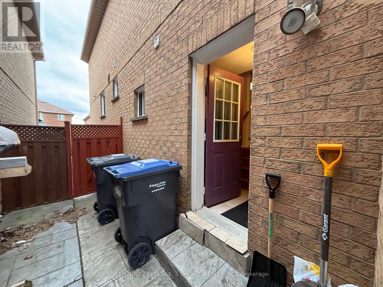 5312 Hollypoint (Lower) Avenue, Mississauga, Ontario  L5V 2L3 - Photo 2 - W13127122