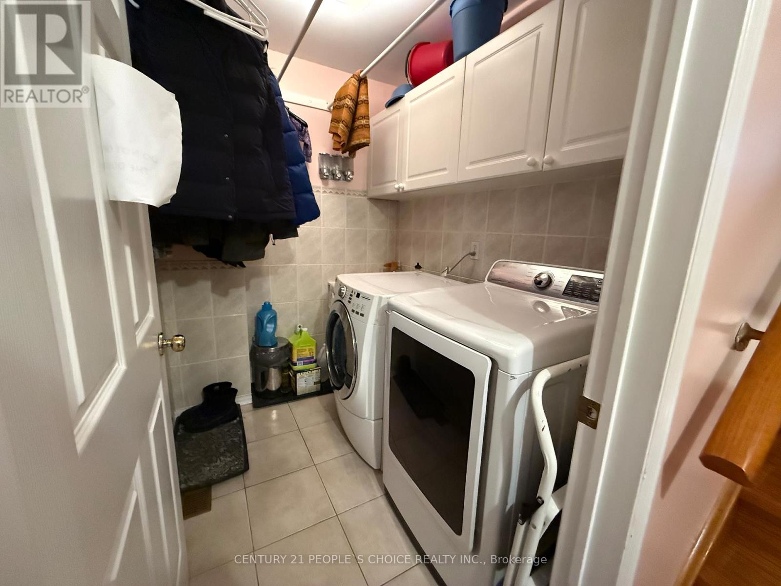 5312 Hollypoint (Lower) Avenue, Mississauga, Ontario  L5V 2L3 - Photo 3 - W13127122