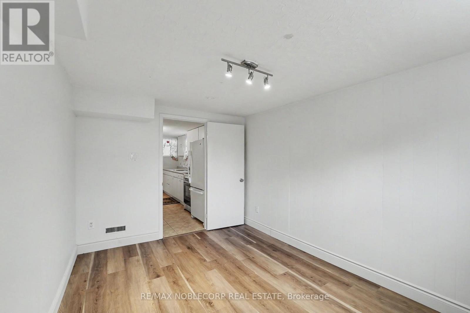 3519 Laddie Crescent, Mississauga, Ontario  L4T 1N2 - Photo 10 - W13127134