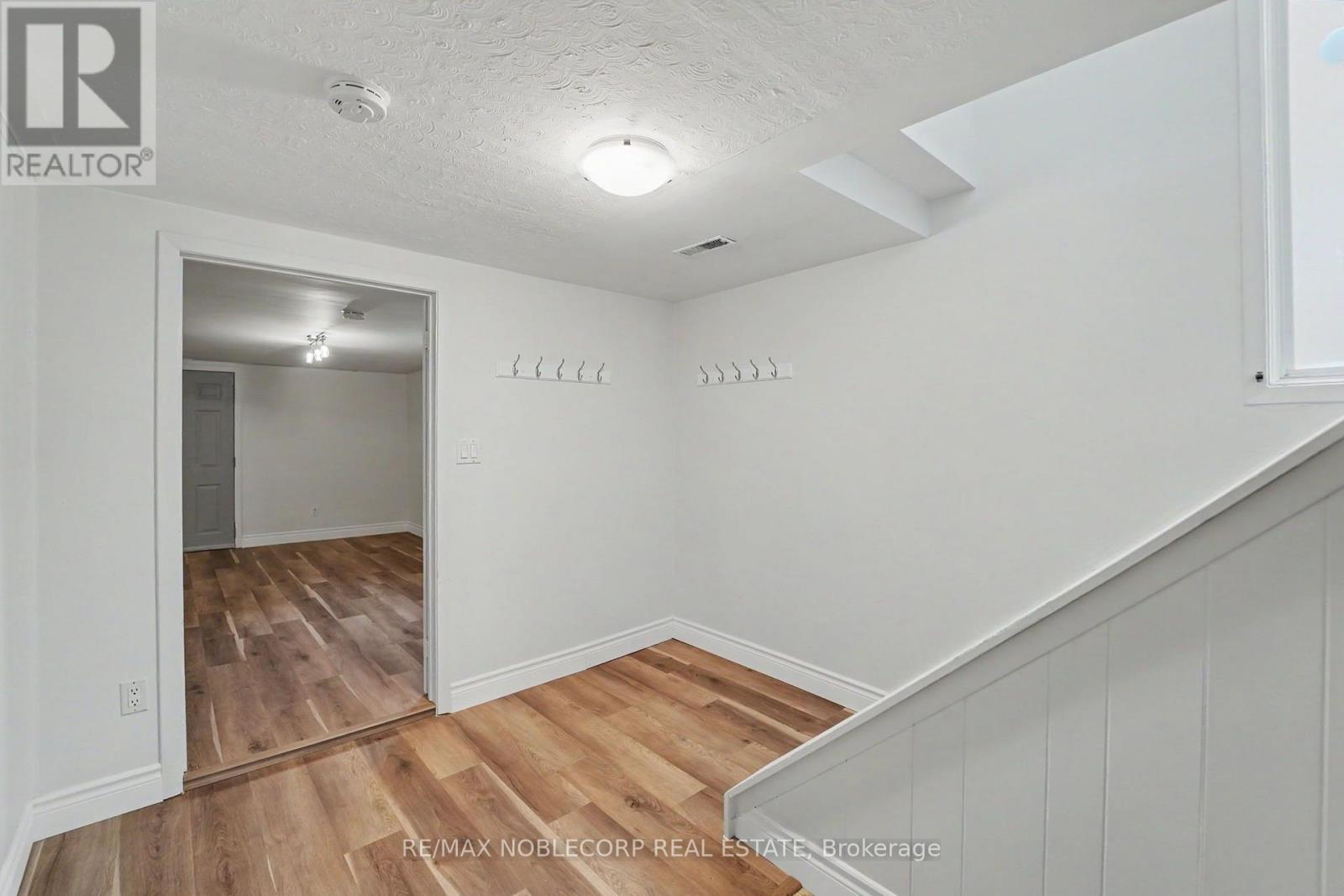 3519 Laddie Crescent, Mississauga, Ontario  L4T 1N2 - Photo 4 - W13127134