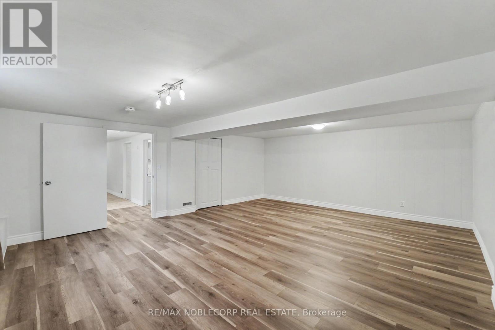 3519 Laddie Crescent, Mississauga, Ontario  L4T 1N2 - Photo 5 - W13127134