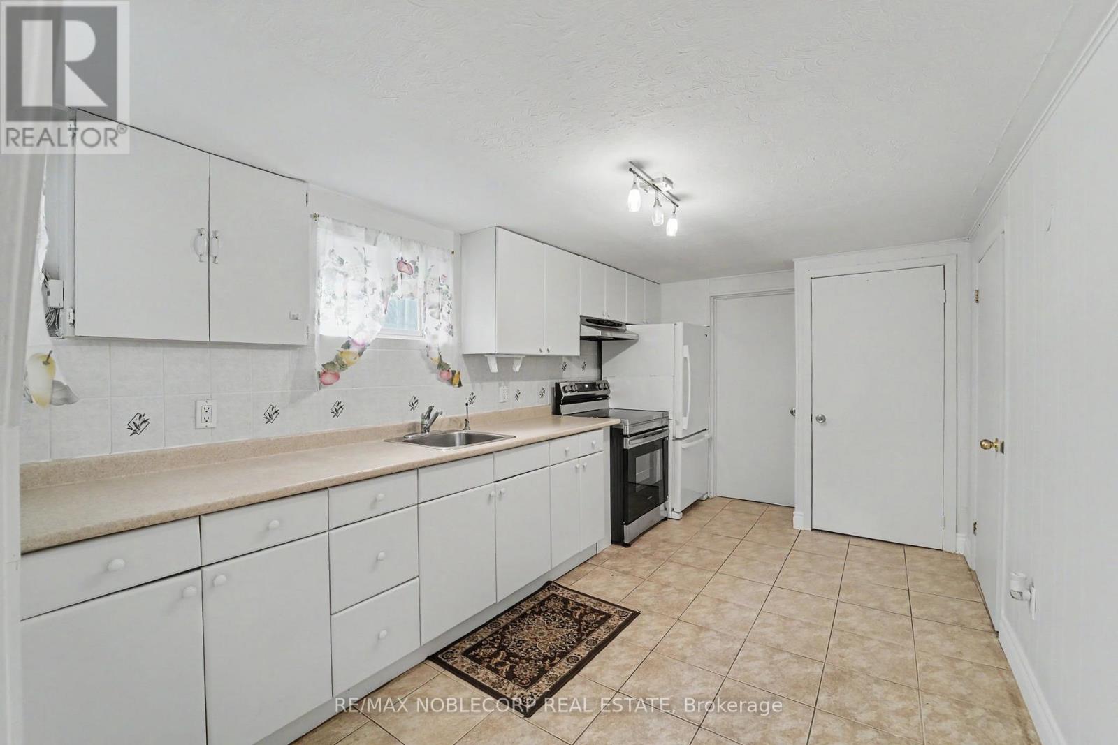 3519 Laddie Crescent, Mississauga, Ontario  L4T 1N2 - Photo 8 - W13127134