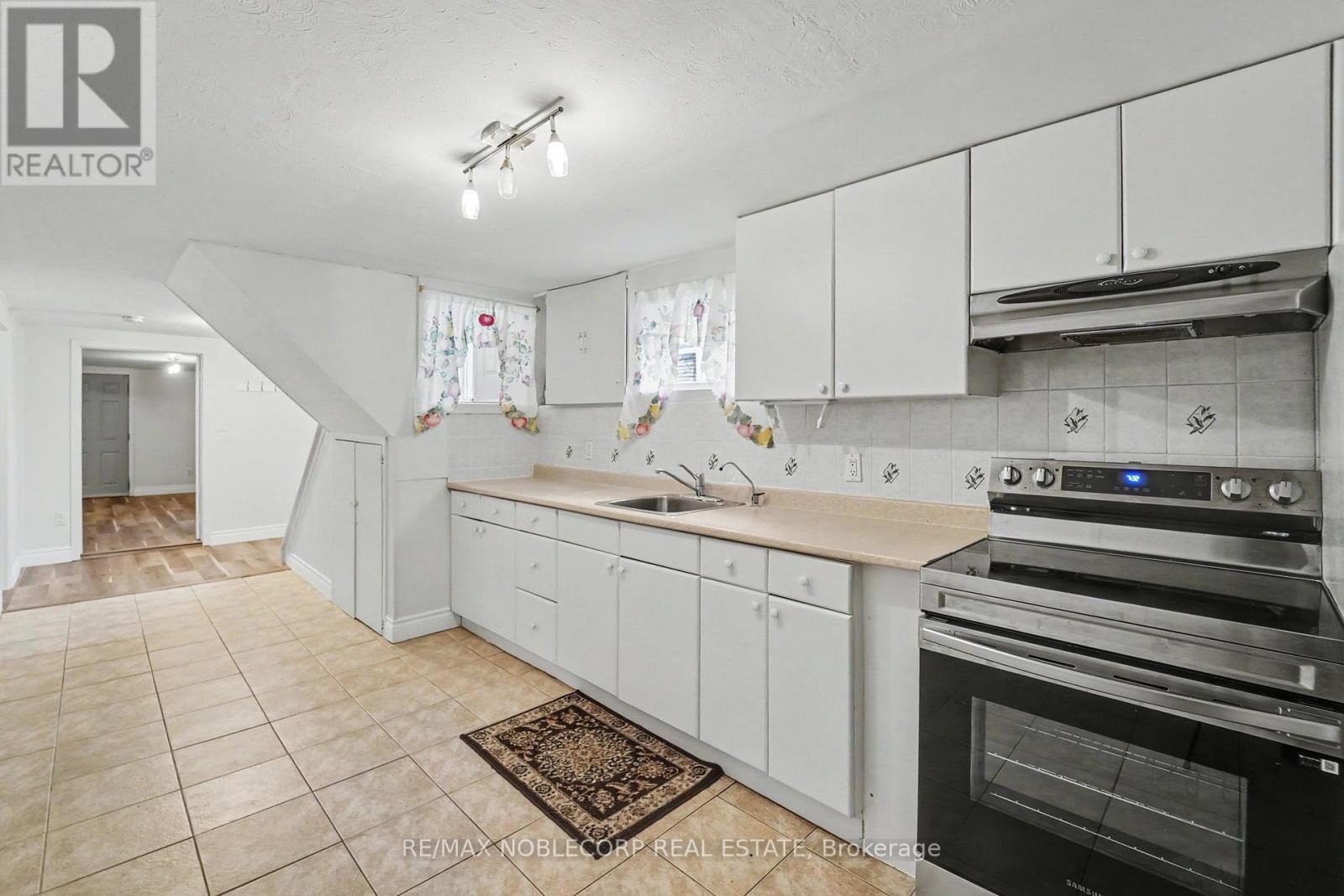 3519 Laddie Crescent, Mississauga, Ontario  L4T 1N2 - Photo 9 - W13127134