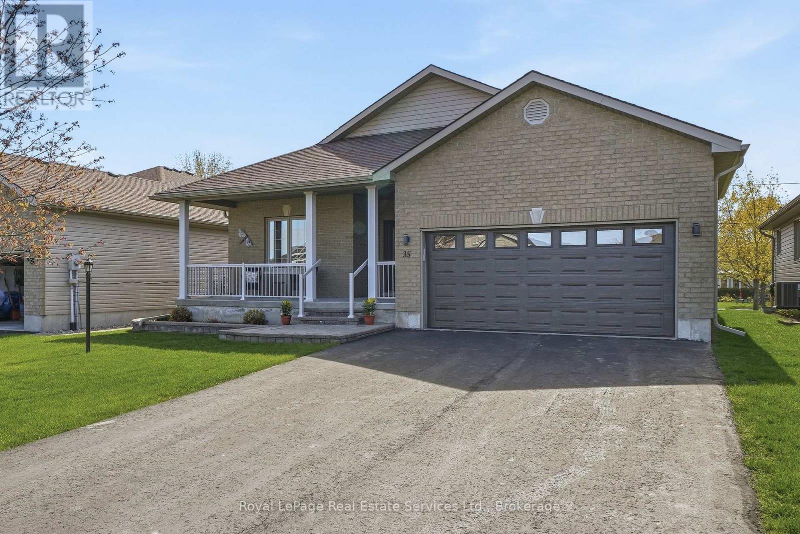 35 MAPLEHURST CRESCENT, Prince Edward County, Ontario