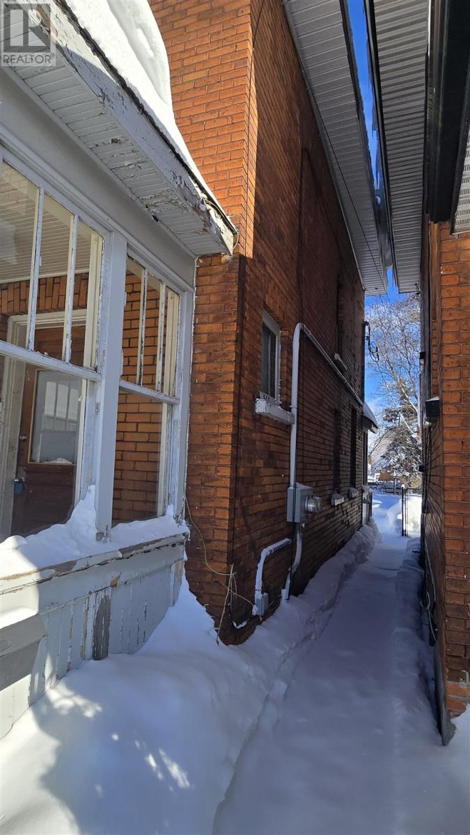 246 St. James St, Sault Ste. Marie, Ontario  P6A 1P6 - Photo 4 - SM260170