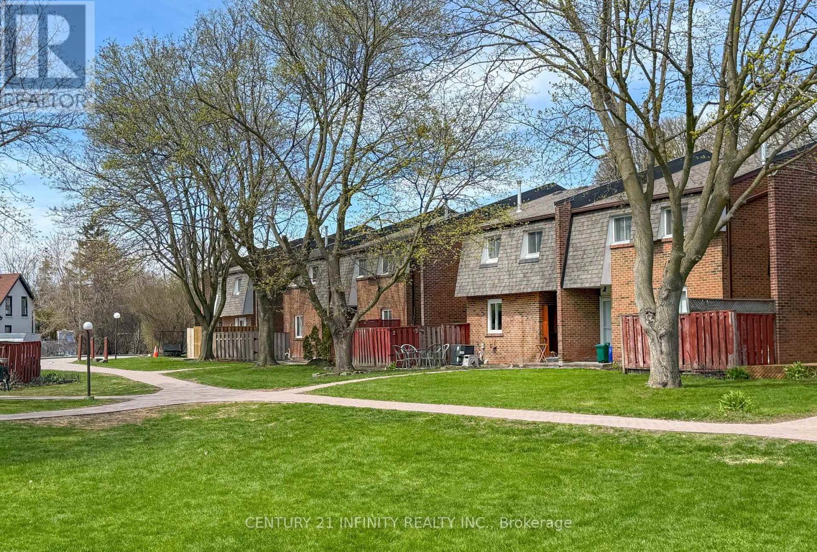 33 - 101 Dovedale Drive, Whitby, Ontario L1N 1Z7 - Photo 2 - E13127606