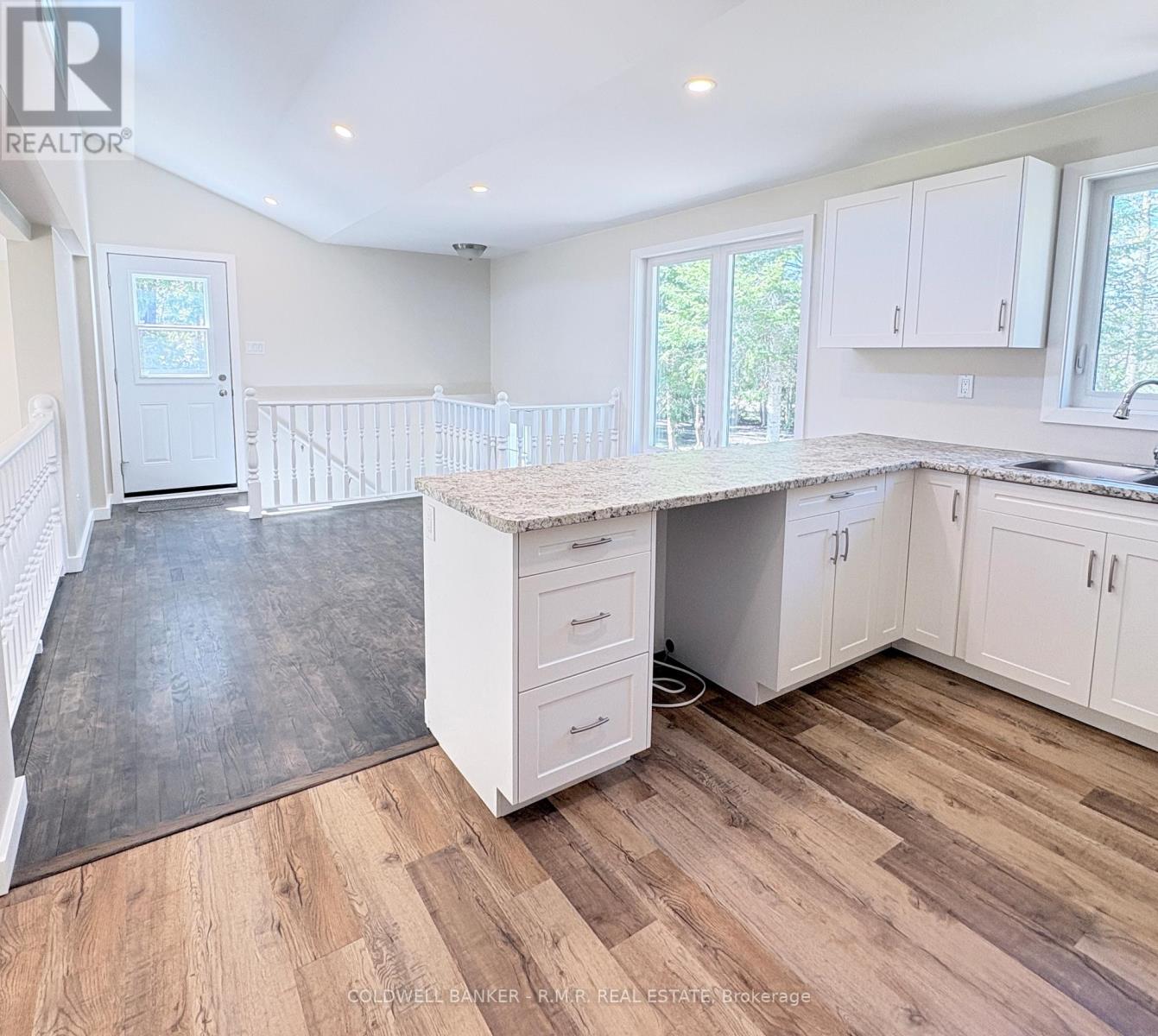 1355 Furniss Drive, Ramara (Brechin), Ontario  L0K 1B0 - Photo 9 - S13127670