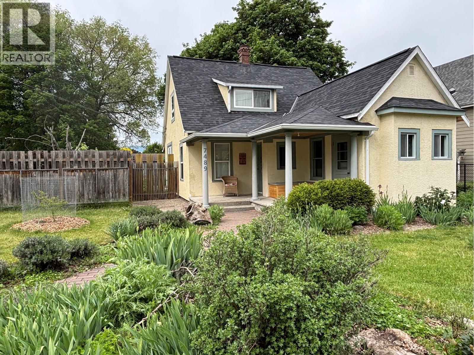 7489 9th Street, Grand Forks, British Columbia