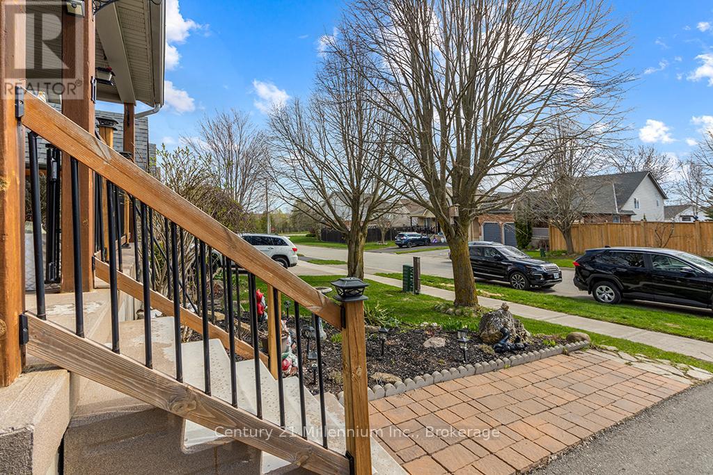 11 Northampton Street, Orangeville, Ontario  L9W 5H8 - Photo 3 - W13127662