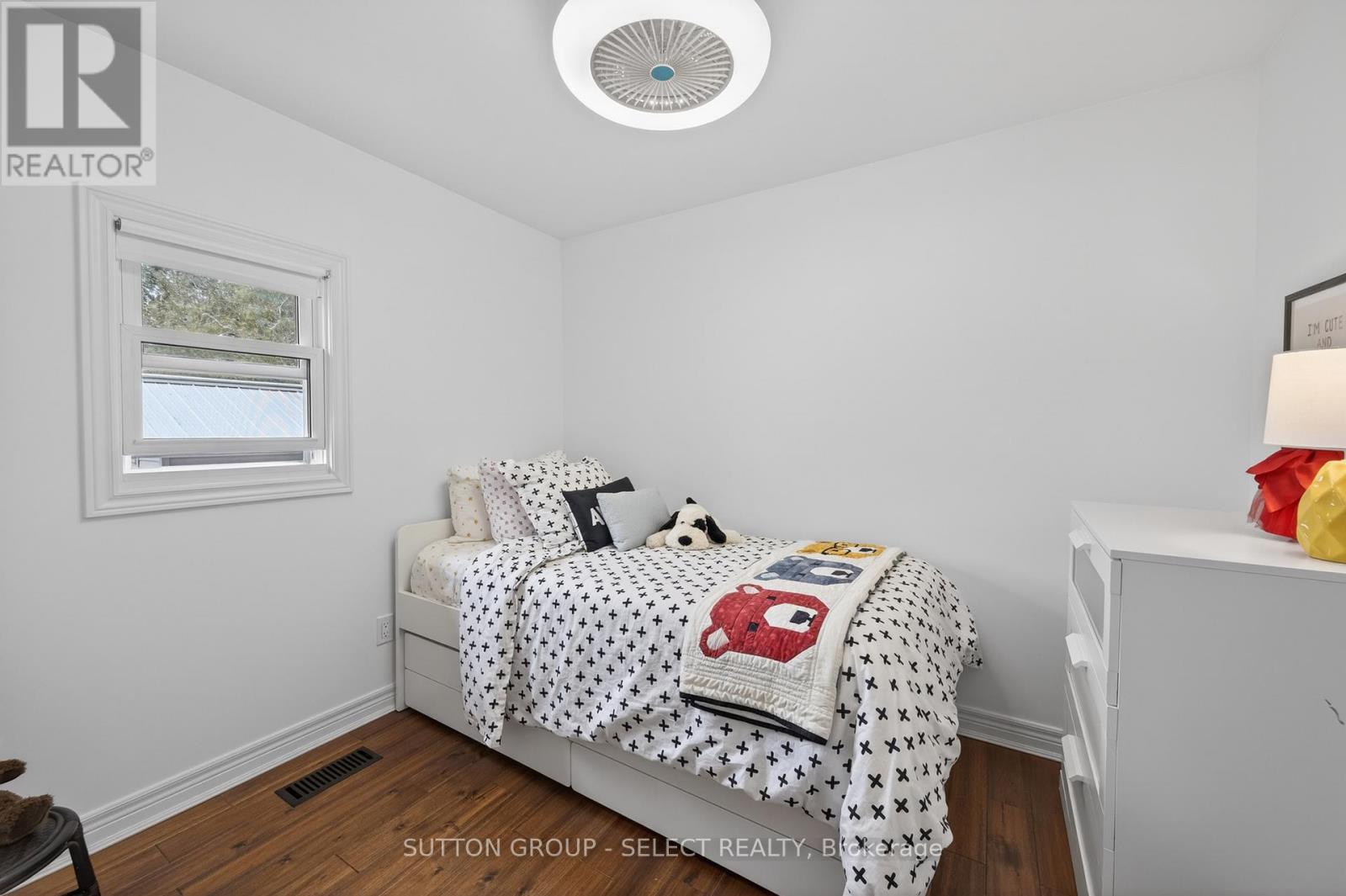 5596 Mooresville Drive, North Middlesex, Ontario  N0M 2J0 - Photo 13 - X13127452