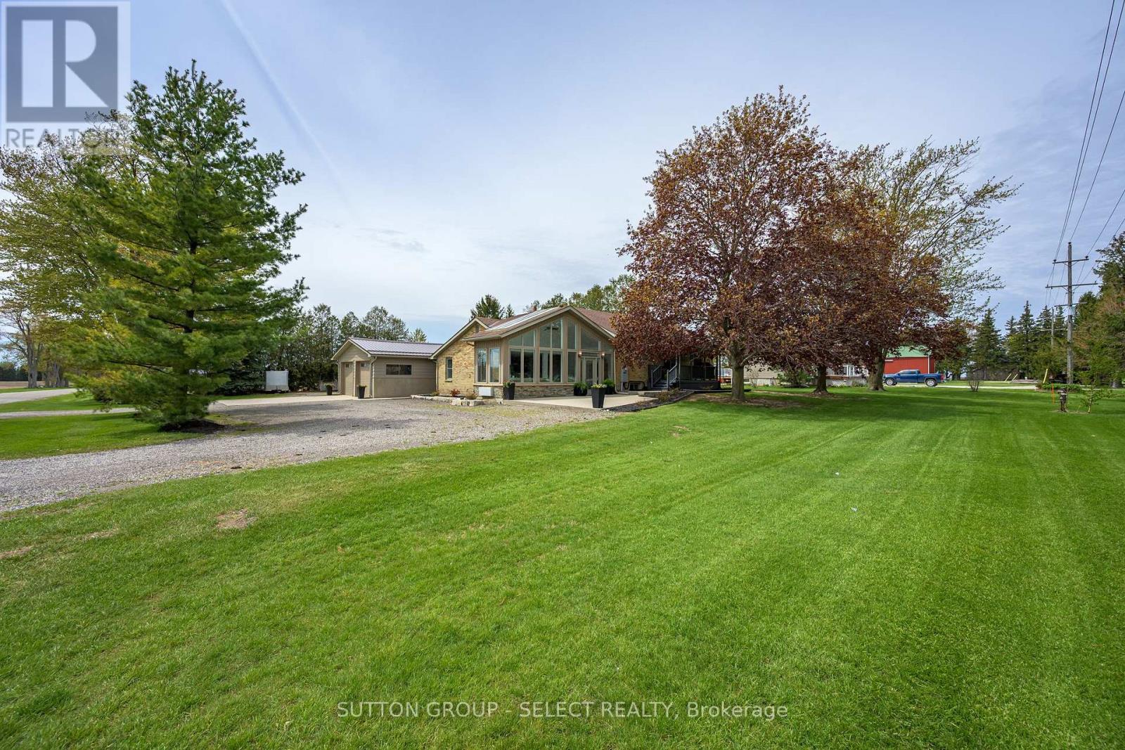 5596 Mooresville Drive, North Middlesex, Ontario  N0M 2J0 - Photo 3 - X13127452