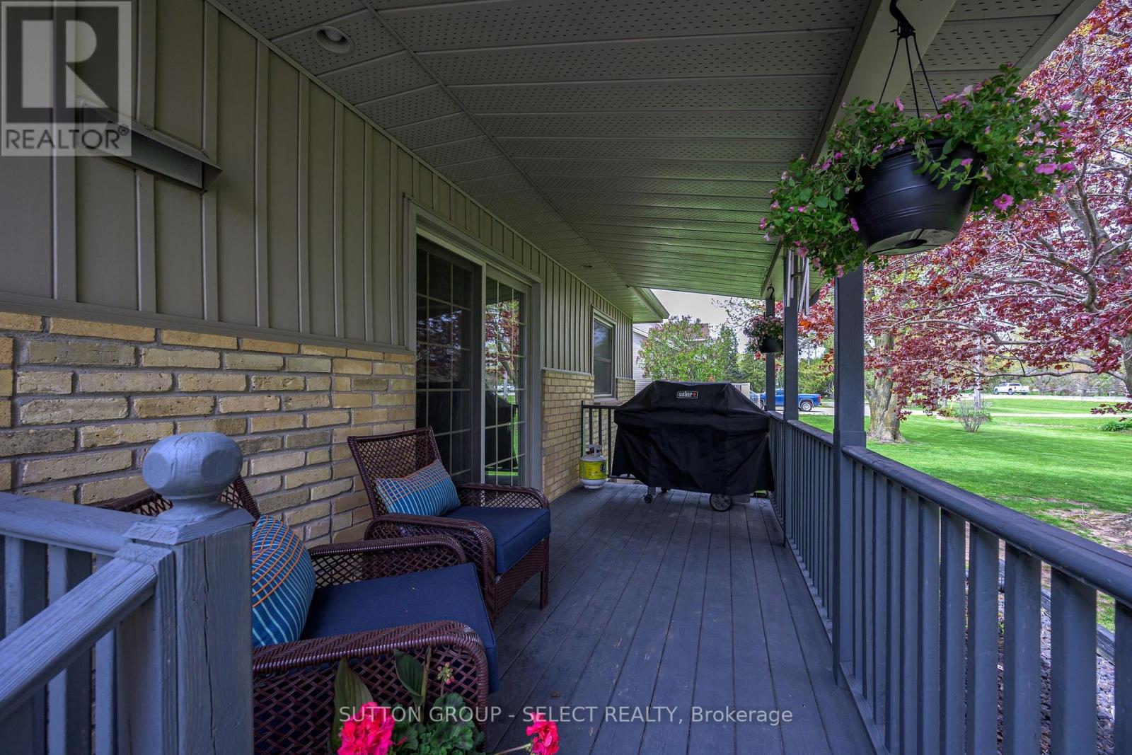 5596 Mooresville Drive, North Middlesex, Ontario  N0M 2J0 - Photo 4 - X13127452