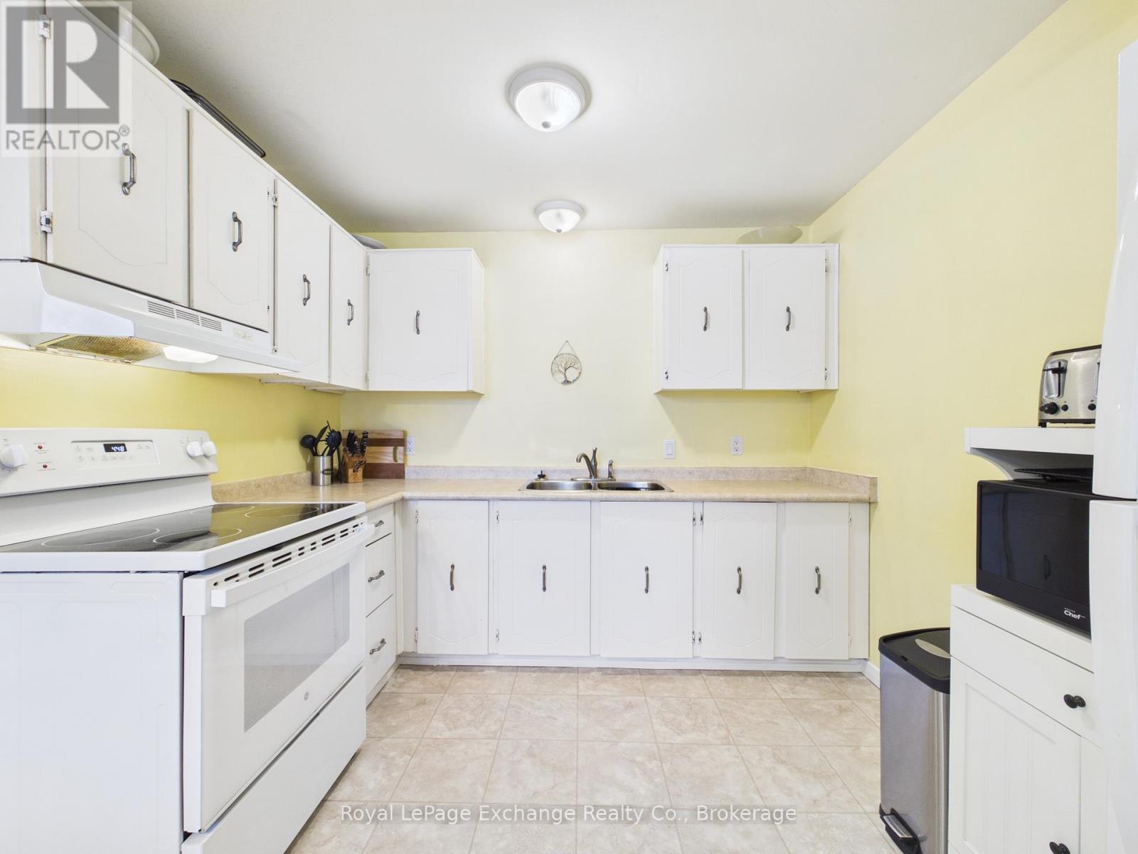 751 Walsh Street, Kincardine, Ontario  N2Z 1R2 - Photo 7 - X13127380