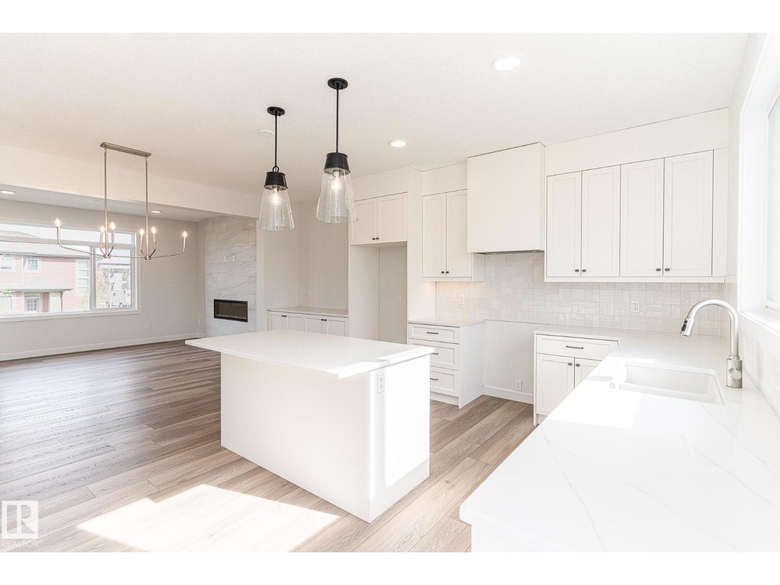 7135 MAY CR NW, edmonton, Alberta