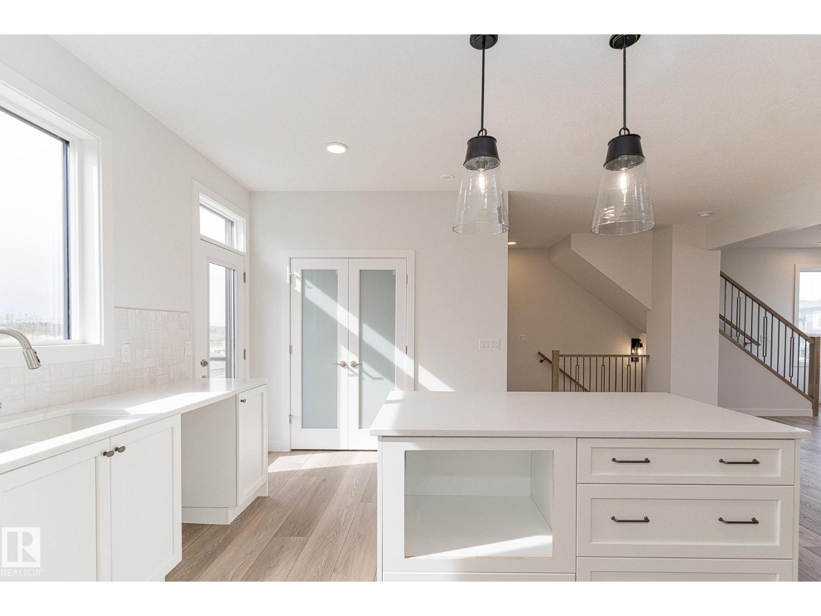 7135 May Cr Nw, Edmonton, Alberta  T6R 0V9 - Photo 2 - E4487623