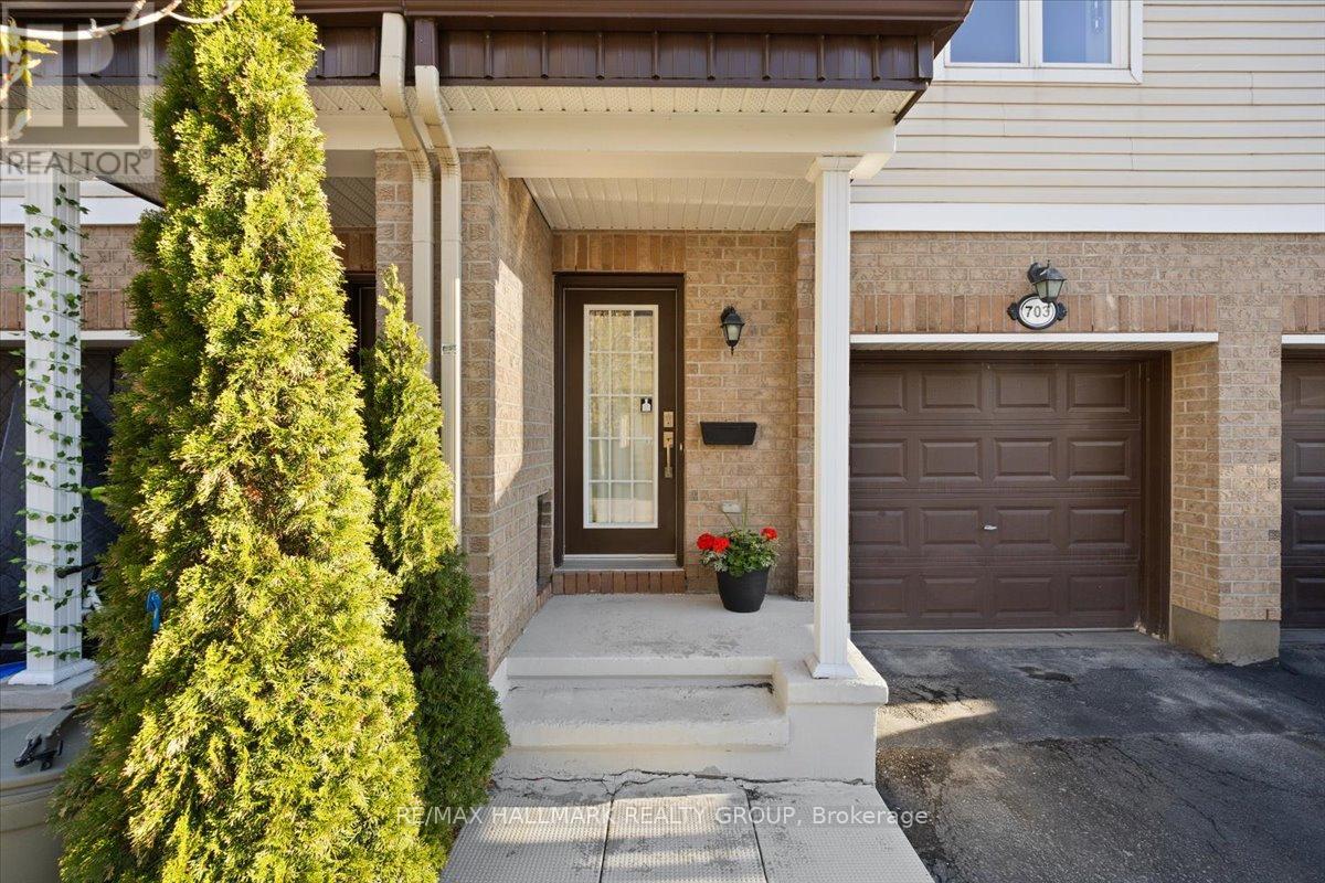 703 Sanibel Private, Ottawa, Ontario K2H 0A8 - Photo 2 - X13127558
