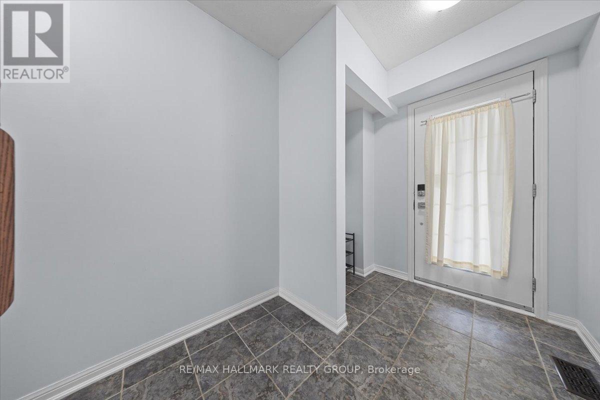 703 Sanibel Private, Ottawa, Ontario K2H 0A8 - Photo 3 - X13127558