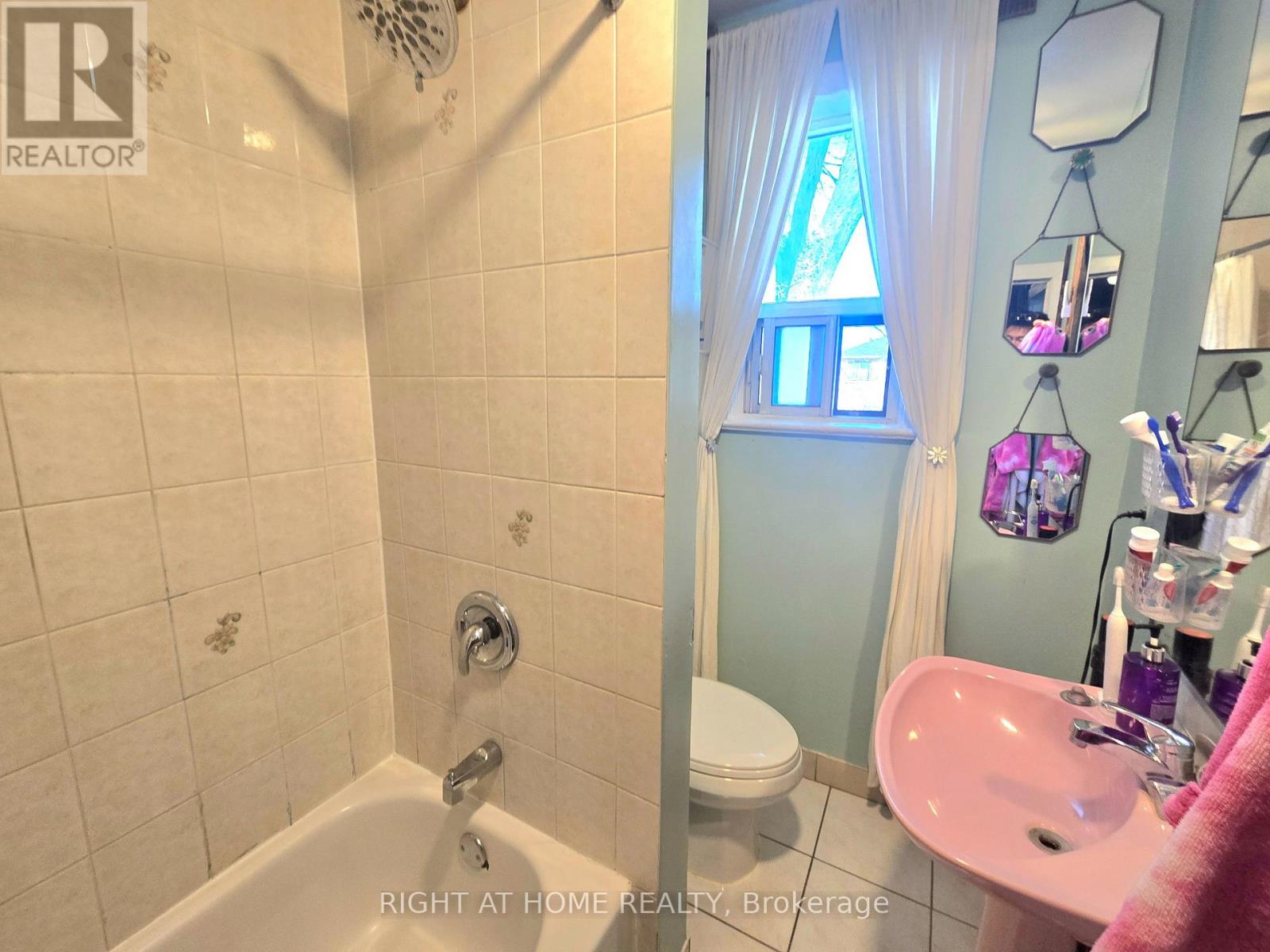 633 Greenwood Avenue, Toronto, Ontario  M4J 4B1 - Photo 10 - E13125860