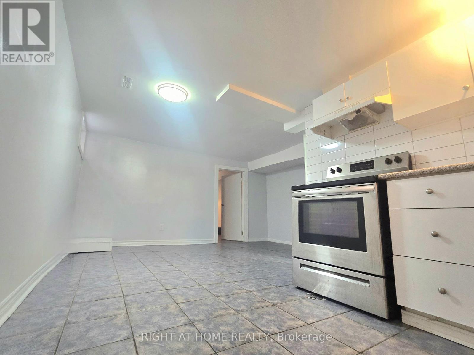 633 Greenwood Avenue, Toronto, Ontario  M4J 4B1 - Photo 12 - E13125860