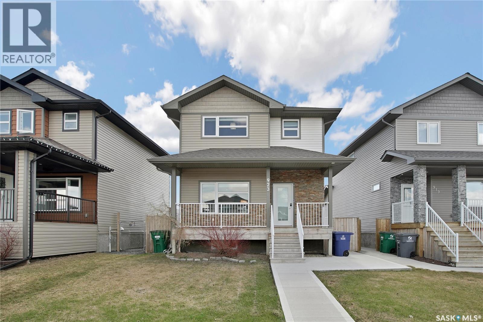 923 Kloppenburg Crescent, Saskatoon, Saskatchewan  S7W 0P2 - Photo 1 - SK035960