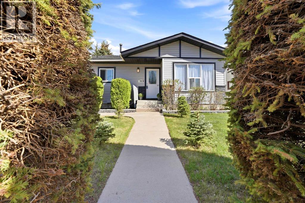 35 Ray Avenue, Red Deer, Alberta  T4P 3B9 - Photo 3 - A2311030