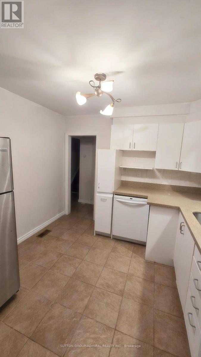 319 Patricia Avenue, Toronto, Ontario  M2R 2M6 - Photo 2 - C13127508