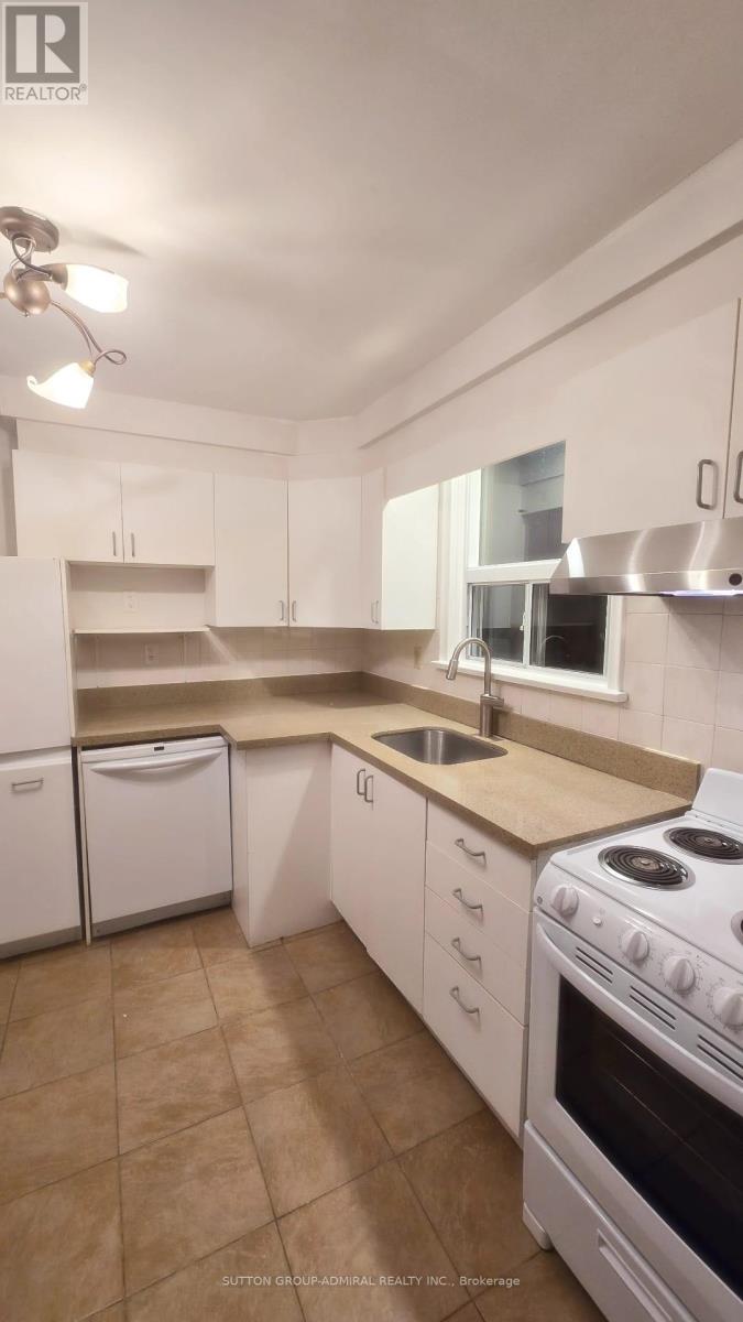 319 Patricia Avenue, Toronto, Ontario  M2R 2M6 - Photo 3 - C13127508