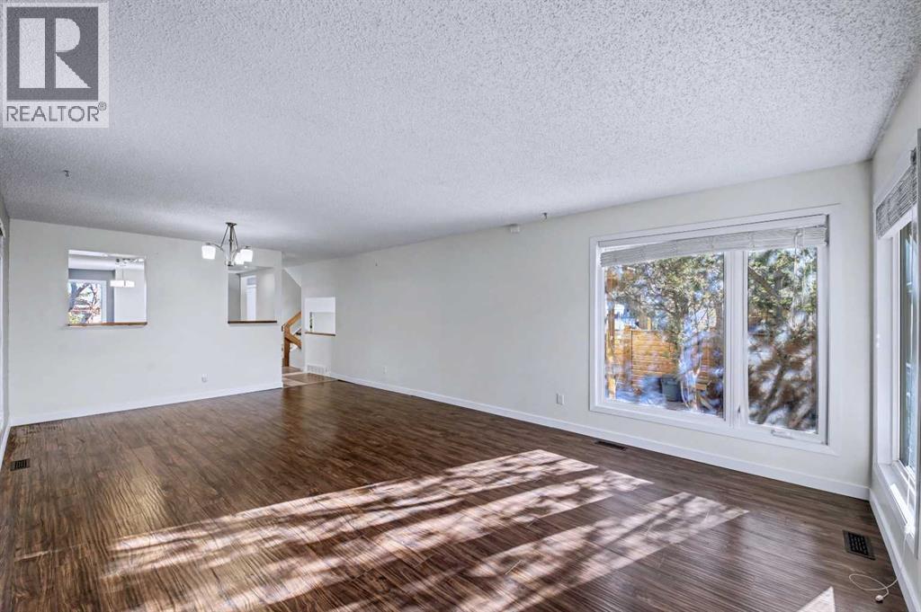 188 Bernard Drive NW, Calgary, Alberta  T3K 2B7 - Photo 10 - A2287043