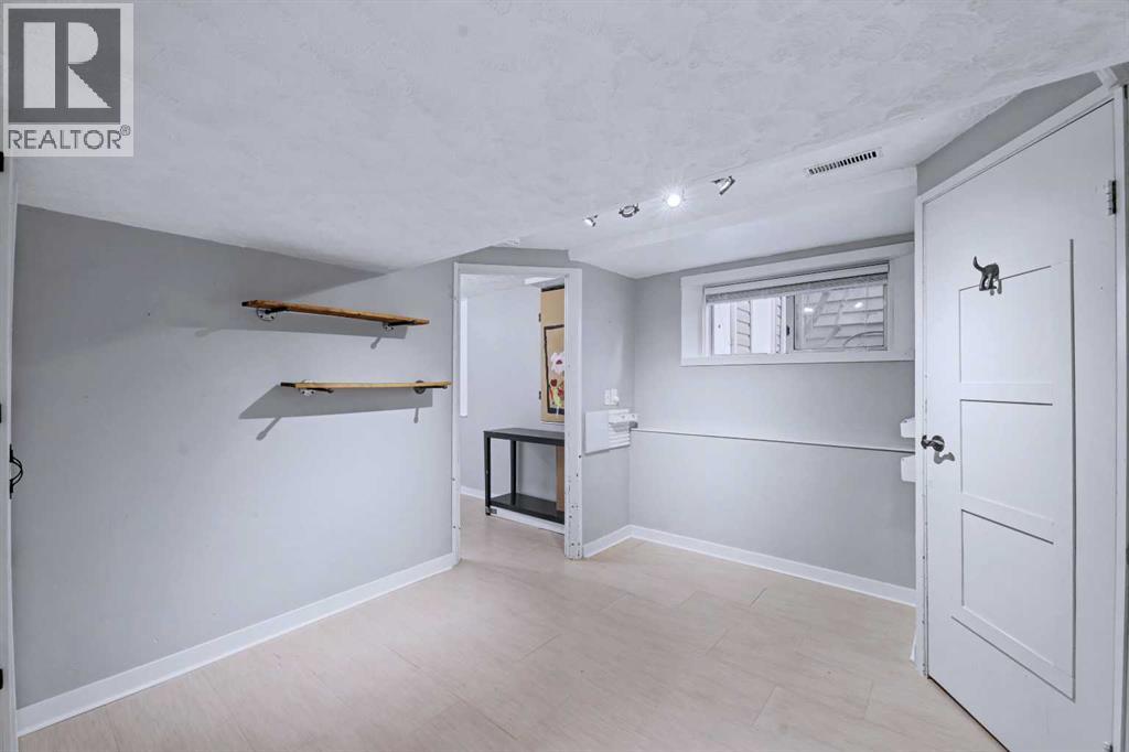 188 Bernard Drive NW, Calgary, Alberta  T3K 2B7 - Photo 28 - A2287043