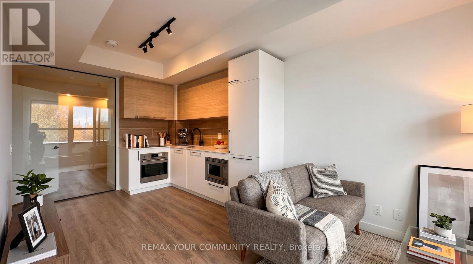 323 - 1050 Eastern Avenue, Toronto, Ontario  M4L 0B7 - Photo 2 - E13105018