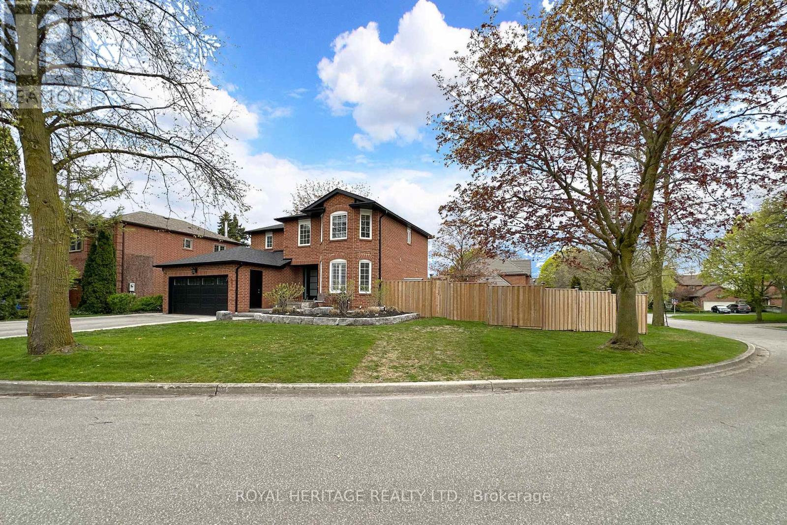 27 Clovelly Drive, Whitby, Ontario  L1N 7A7 - Photo 4 - E13126222