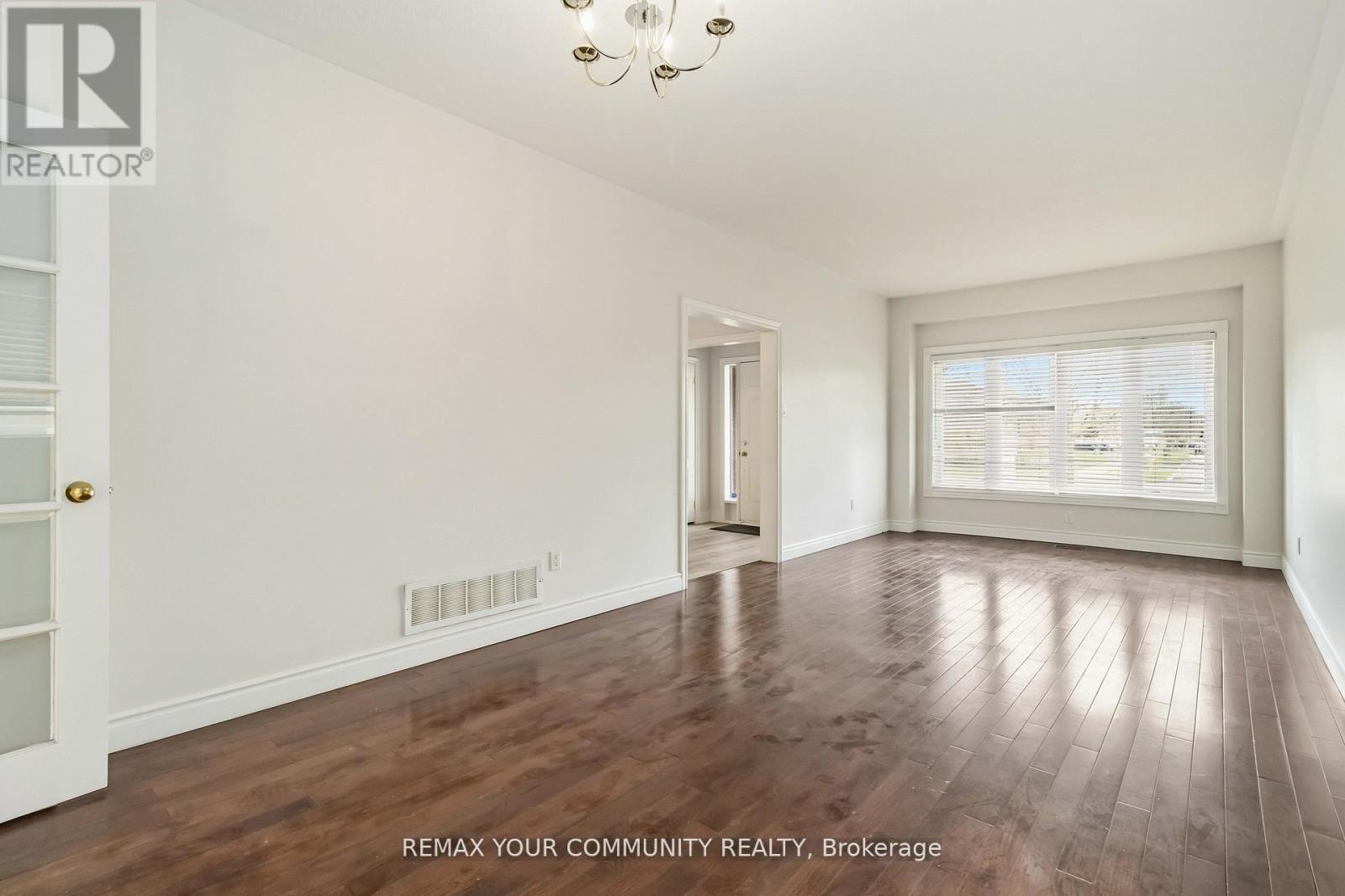 120 Shaftsbury Avenue, Richmond Hill, Ontario  L4C 0G6 - Photo 4 - N13127554