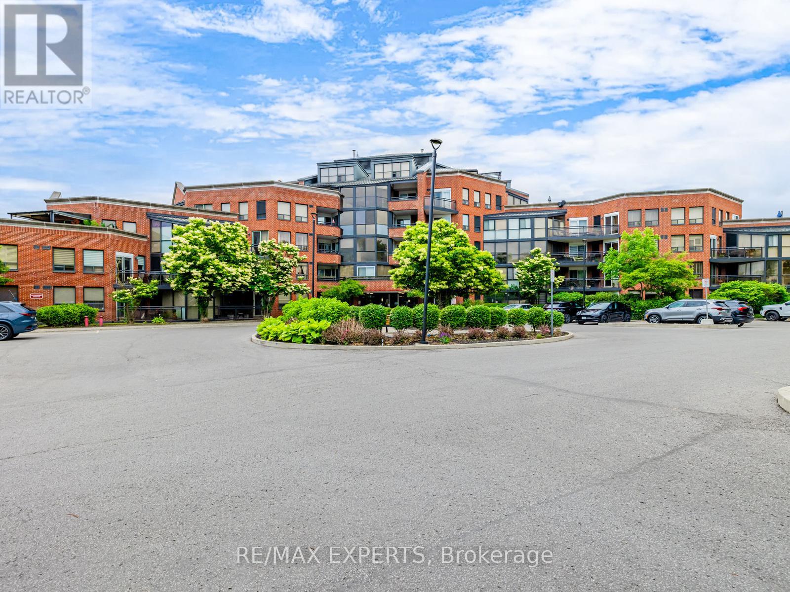 215 - 100 ARBORS LANE, Vaughan, Ontario