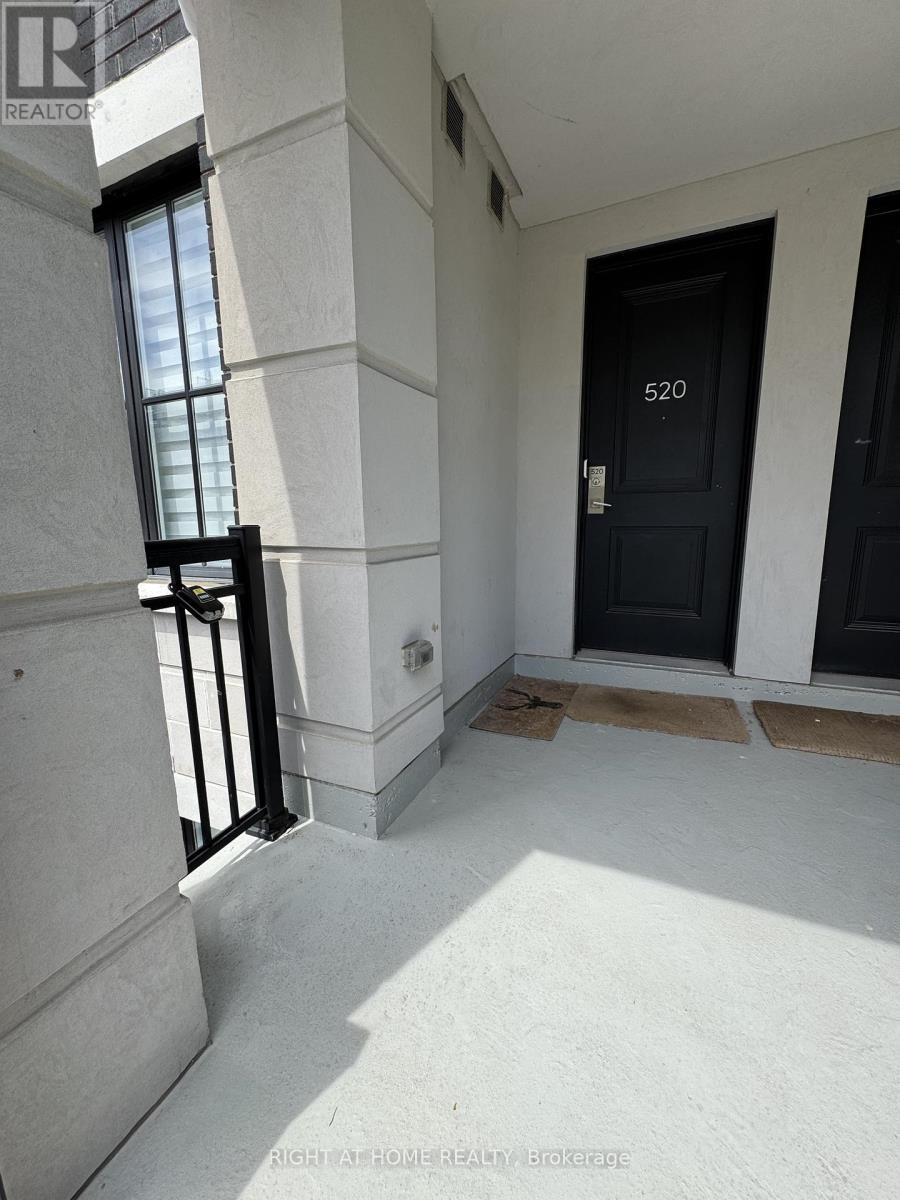 520 - 657 Cricklewood Drive, Mississauga, Ontario  L5G 0B8 - Photo 3 - W13106968