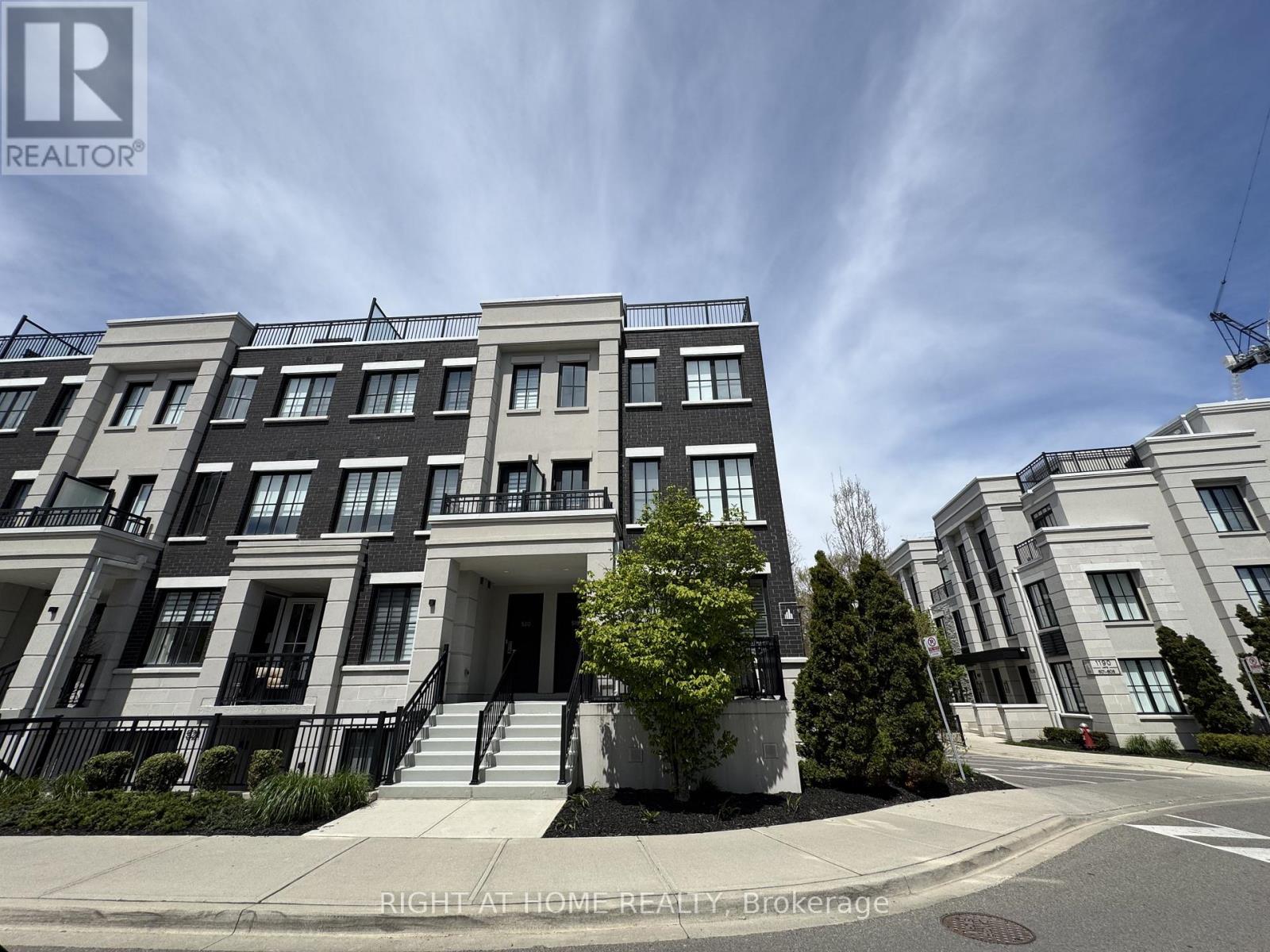 520 - 657 CRICKLEWOOD DRIVE, Mississauga, Ontario