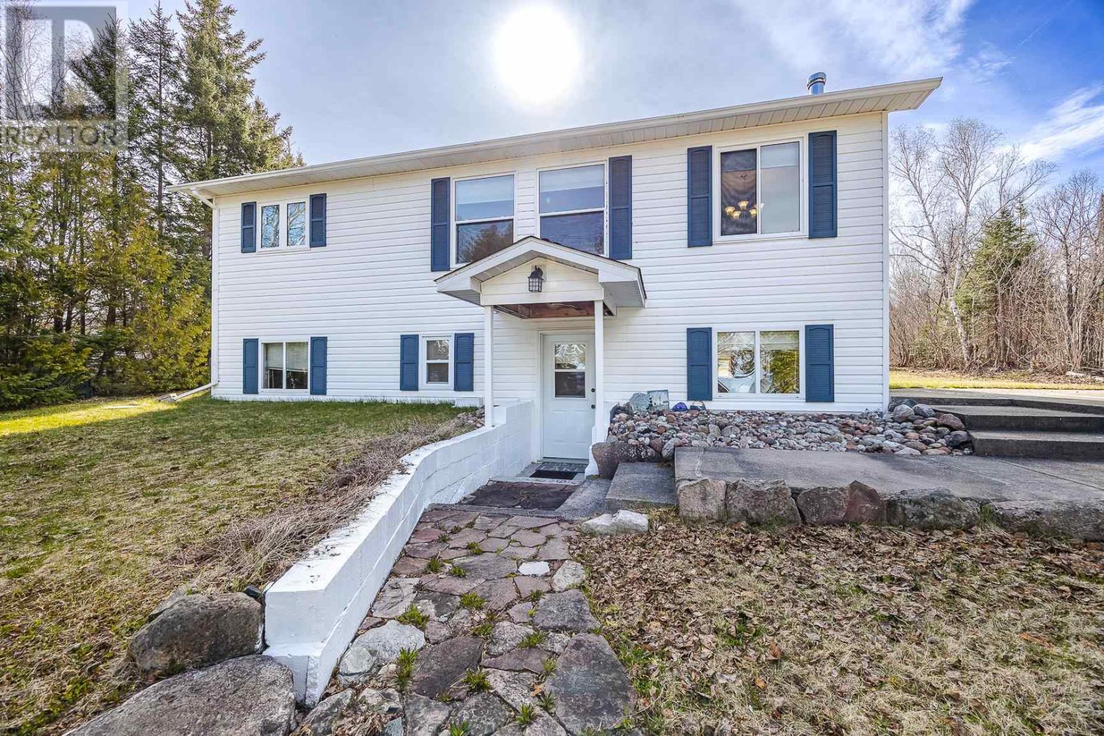 2062 Havilland Shores Dr, Goulais River, Ontario  P0S 1E0 - Photo 2 - SM261007